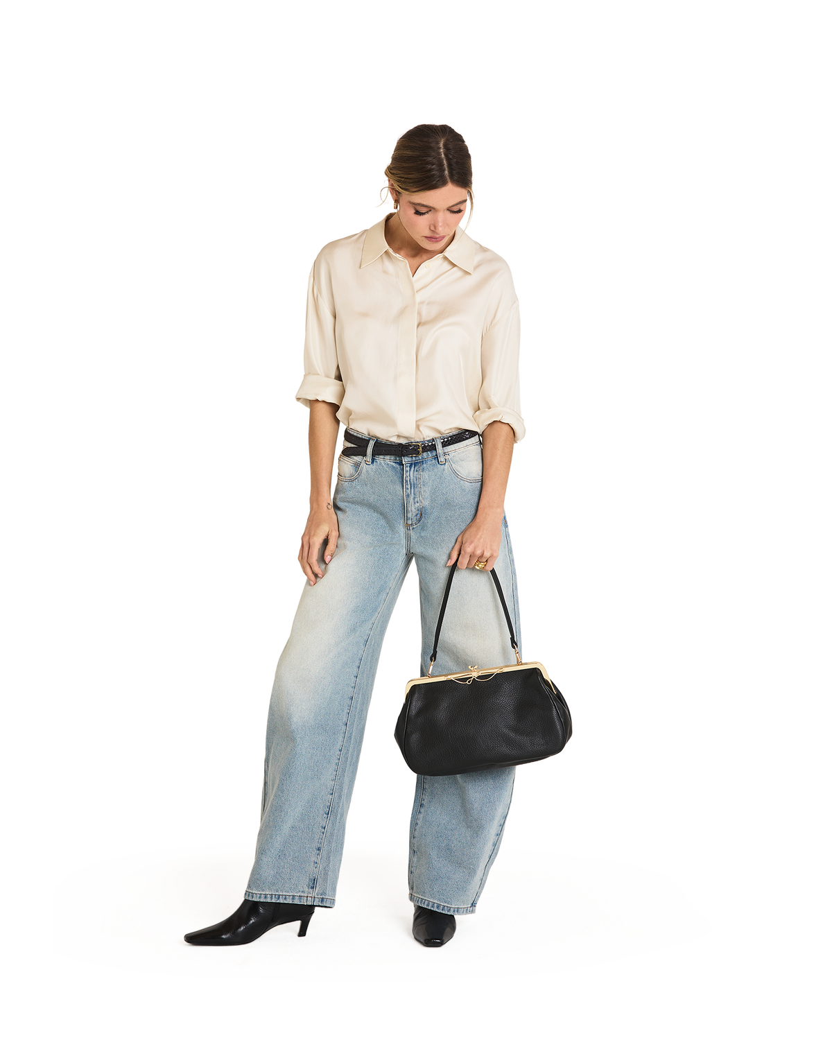 Model height is 5'9''