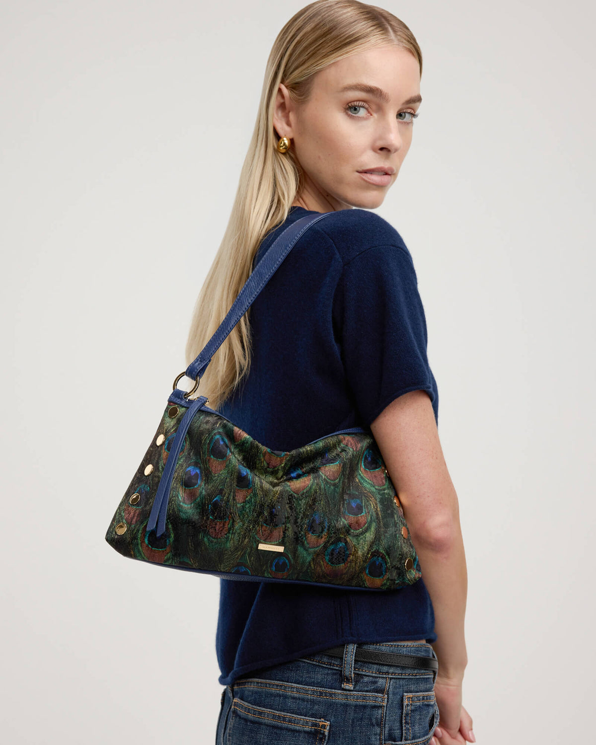 Kyle-Med-Peacock-Jacquard-G-Model-View