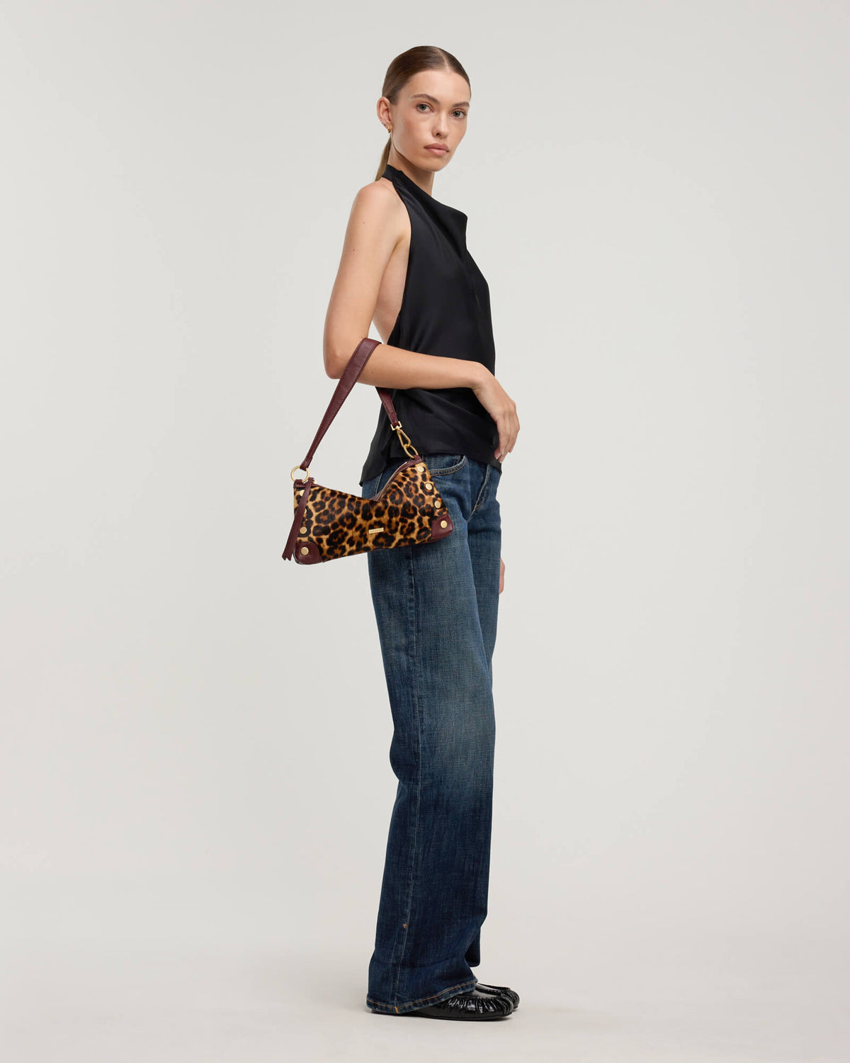 Model height is 5'10''