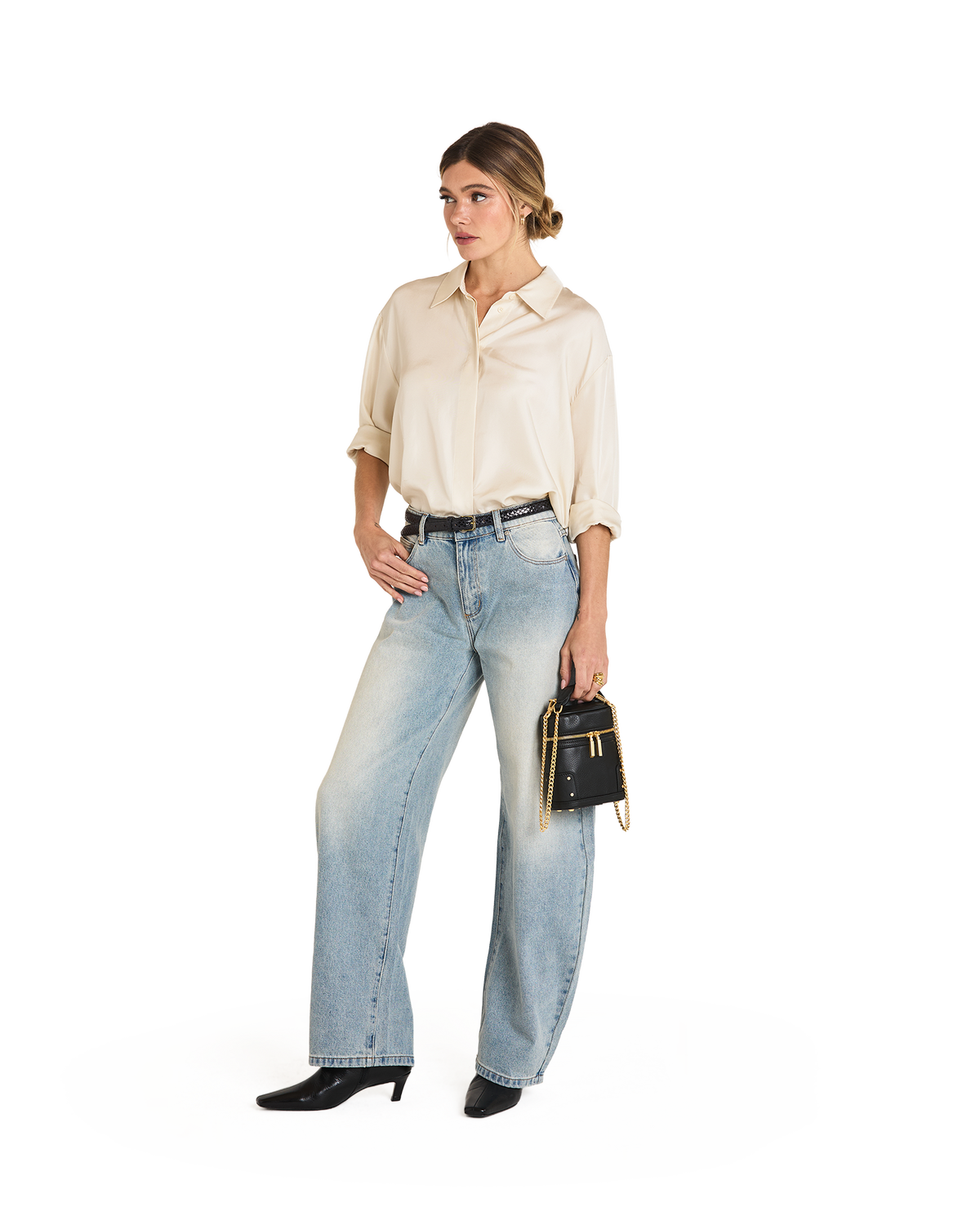 Model height is 5'9''