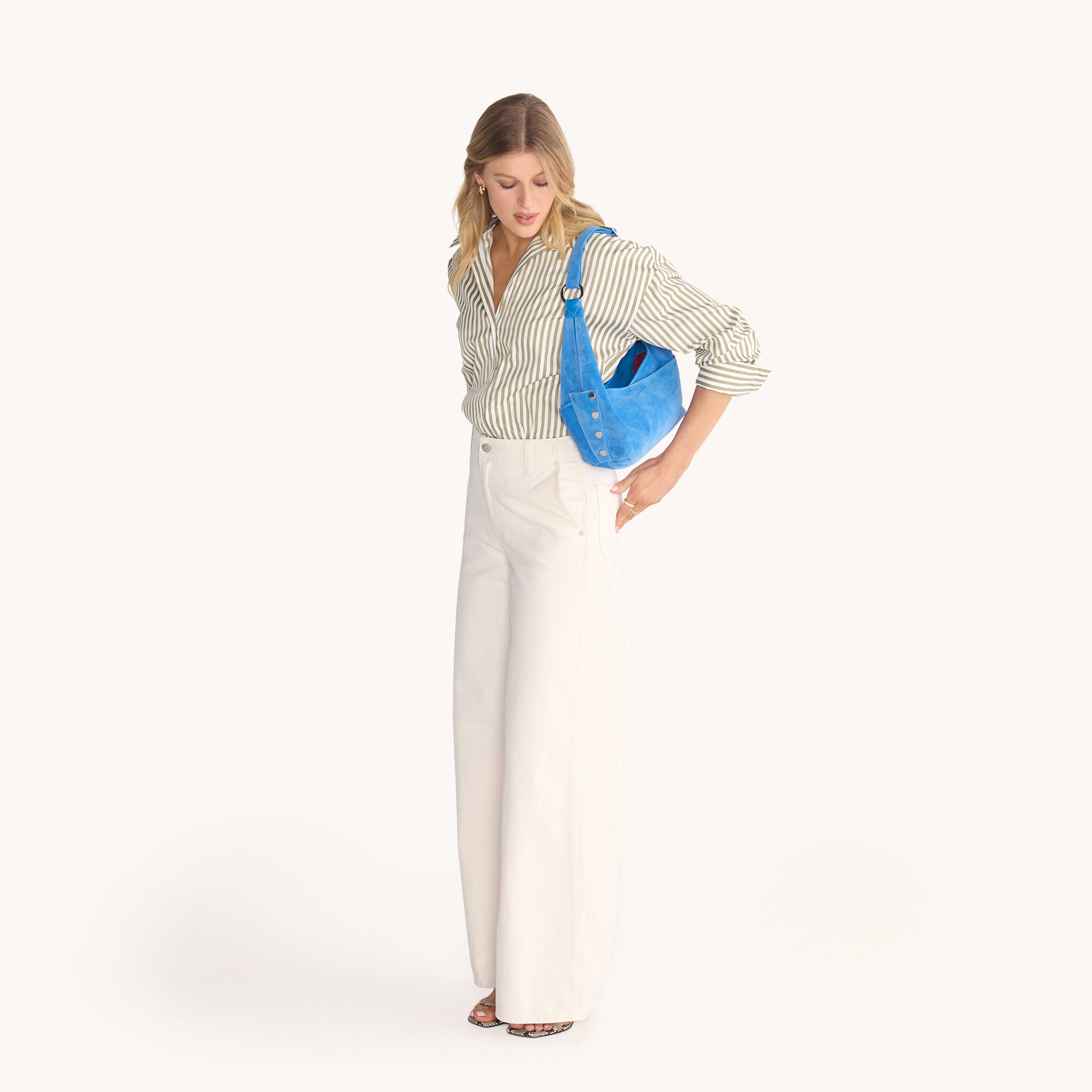 Tom-Zip-Med-Hydrangea-Suede-S-Model-View-2