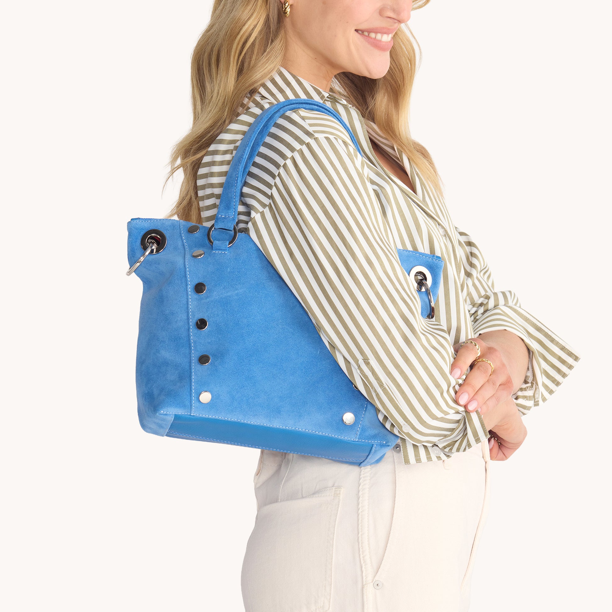 Daniel-Med-Hydrangea-Suede-S-Model-View