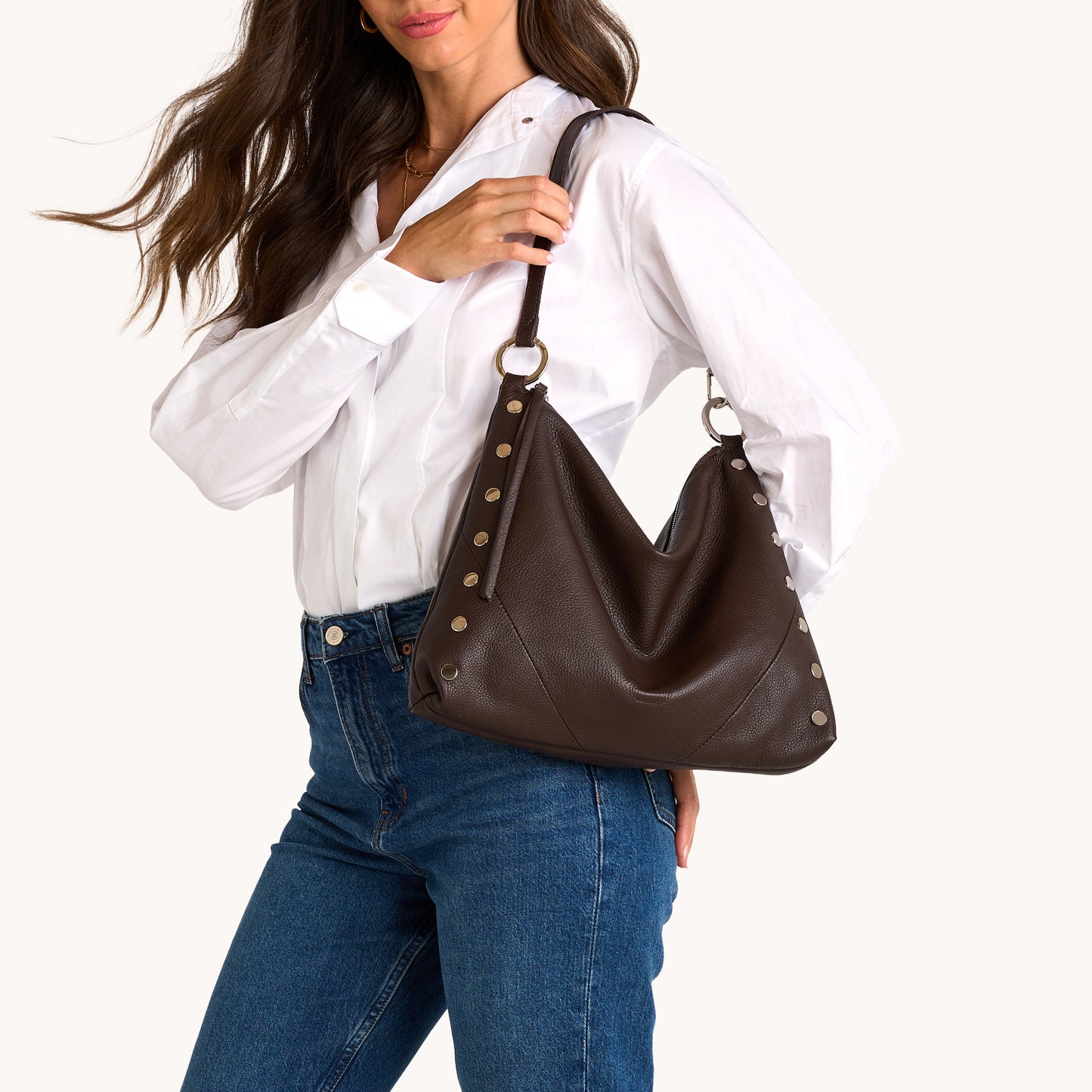 Model height is 5'9.5''