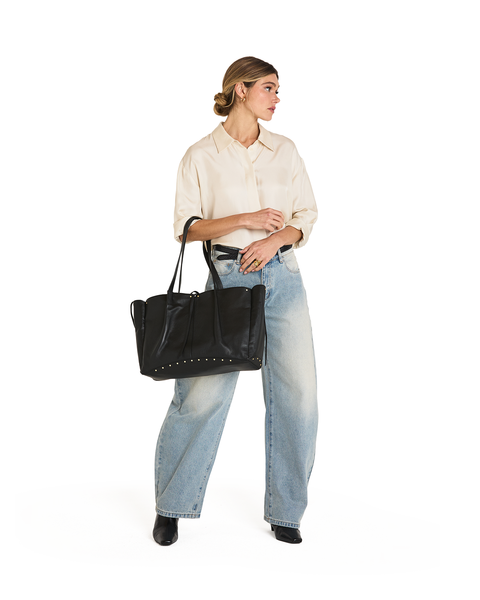 Model height is 5'9''
