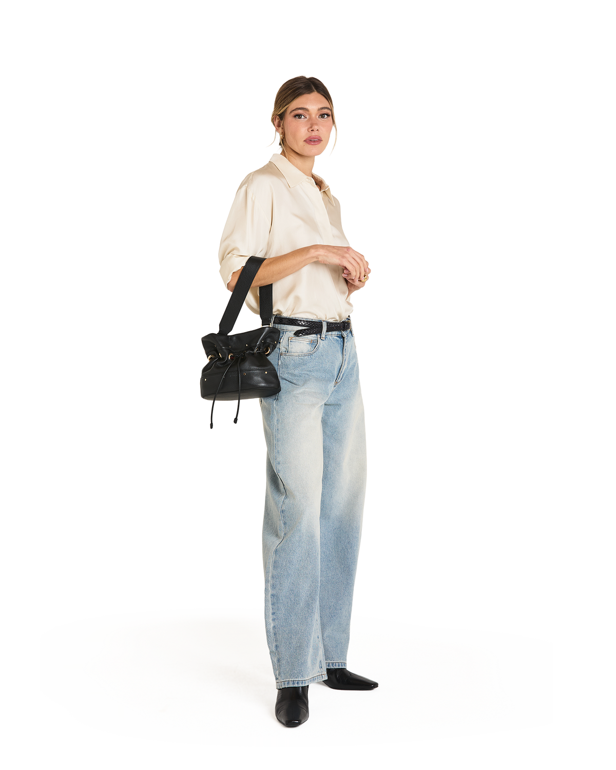 Model height is 5'9''