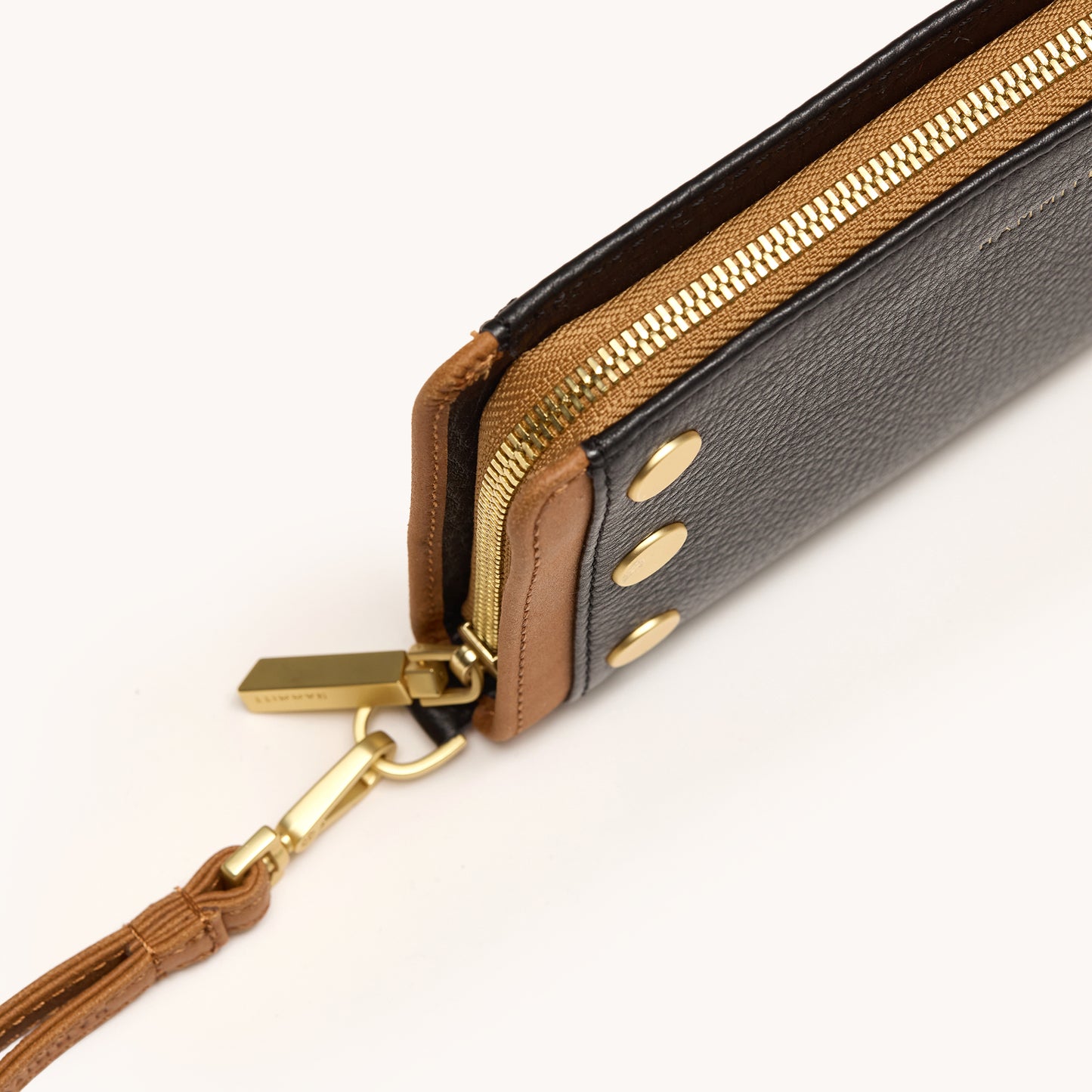Bryant-Wallet-North-End-BG-Front-View-Detail