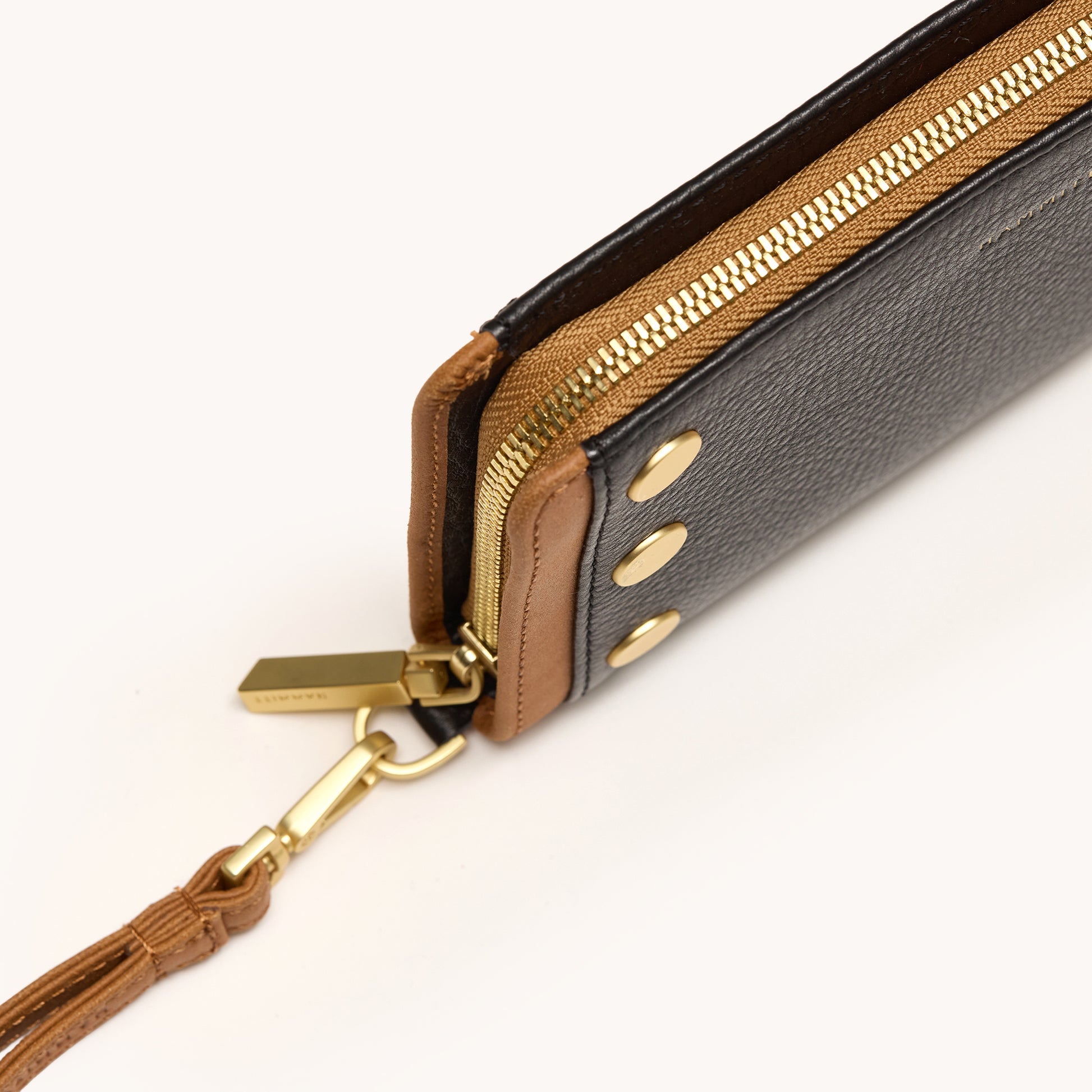 Bryant-Wallet-North-End-BG-Front-View-Detail