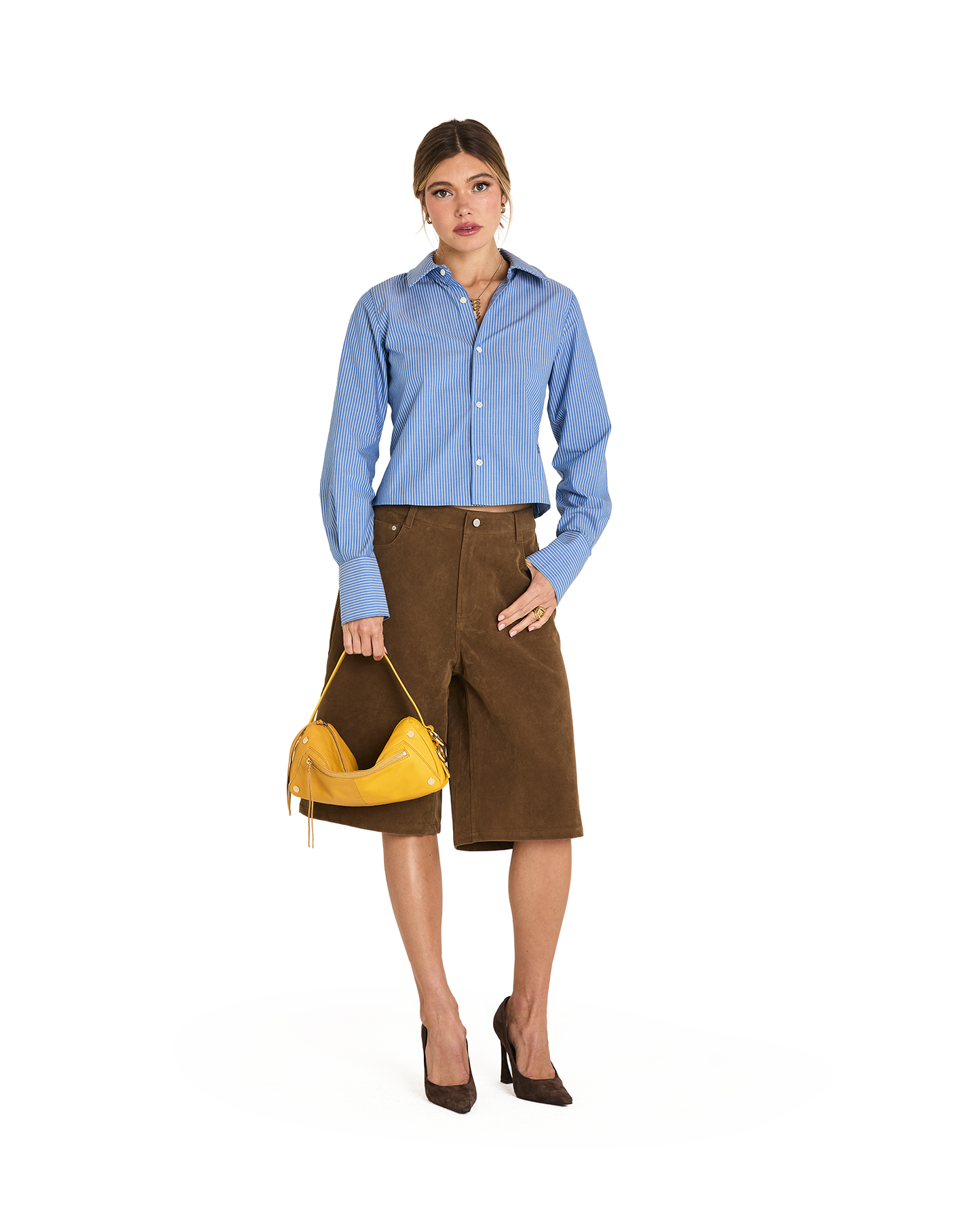 Model height is 5'9.5''