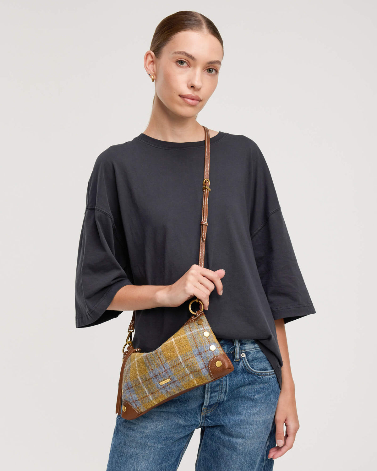 Kyle-Highlands-Tweed-AG-Model-View-3