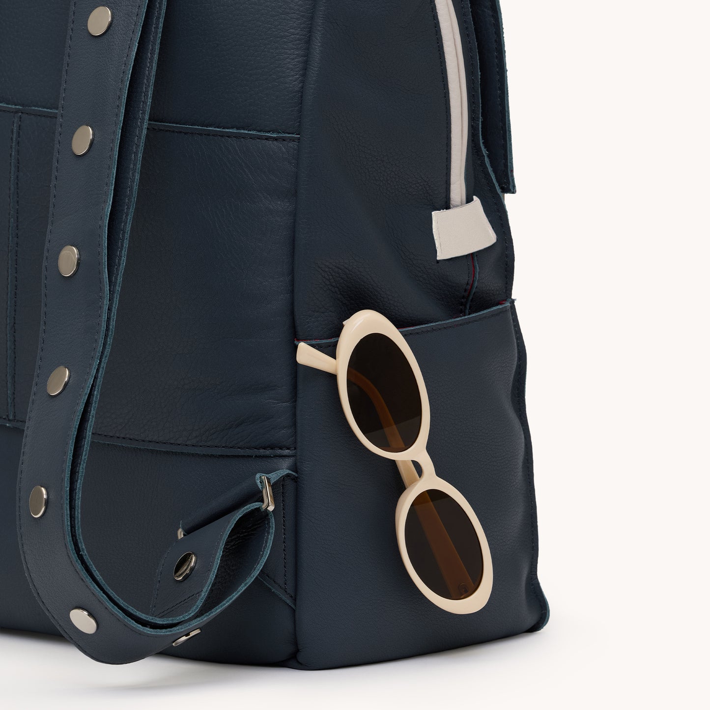 Montana-Backpack-XL-Nautical-Navy-S-Back-View-Detail