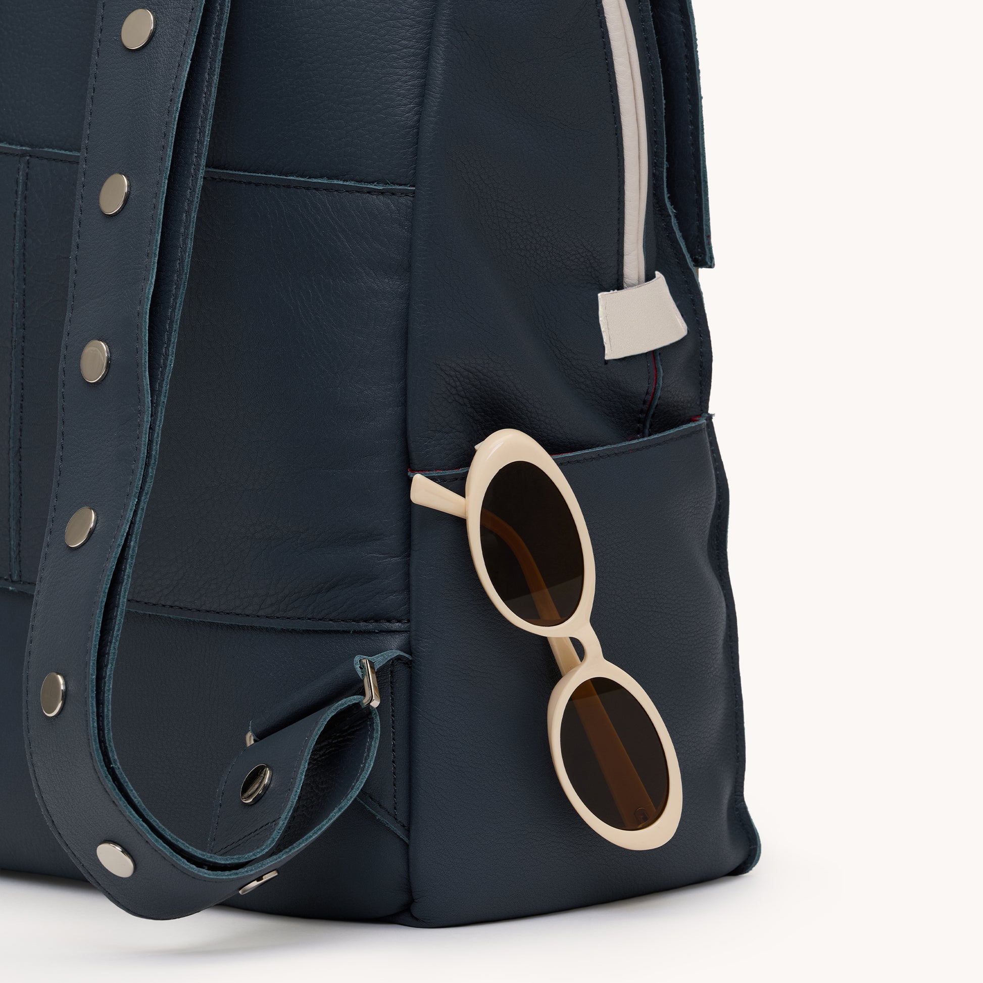 Montana-Backpack-XL-Nautical-Navy-S-Back-View-Detail