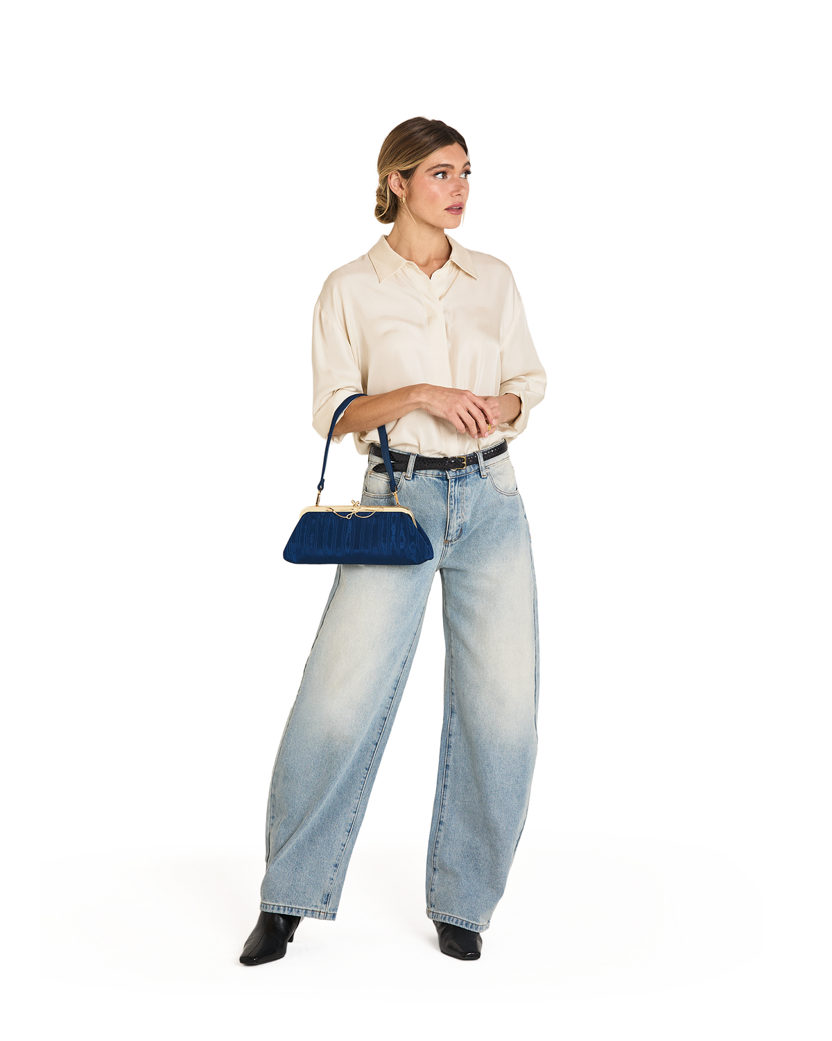 Model height is 5'9''