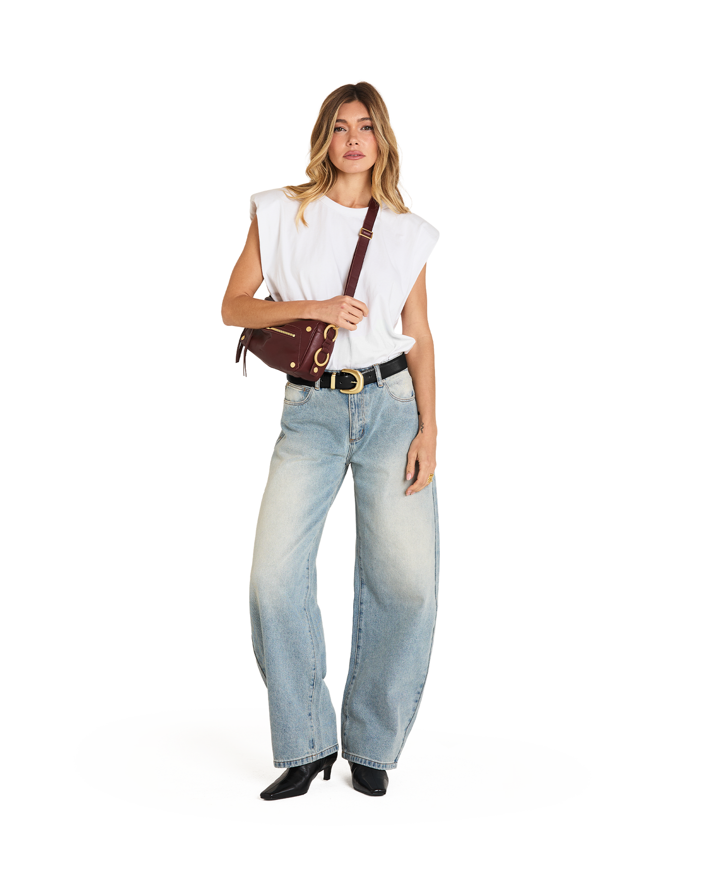 Model height is 5'9'
