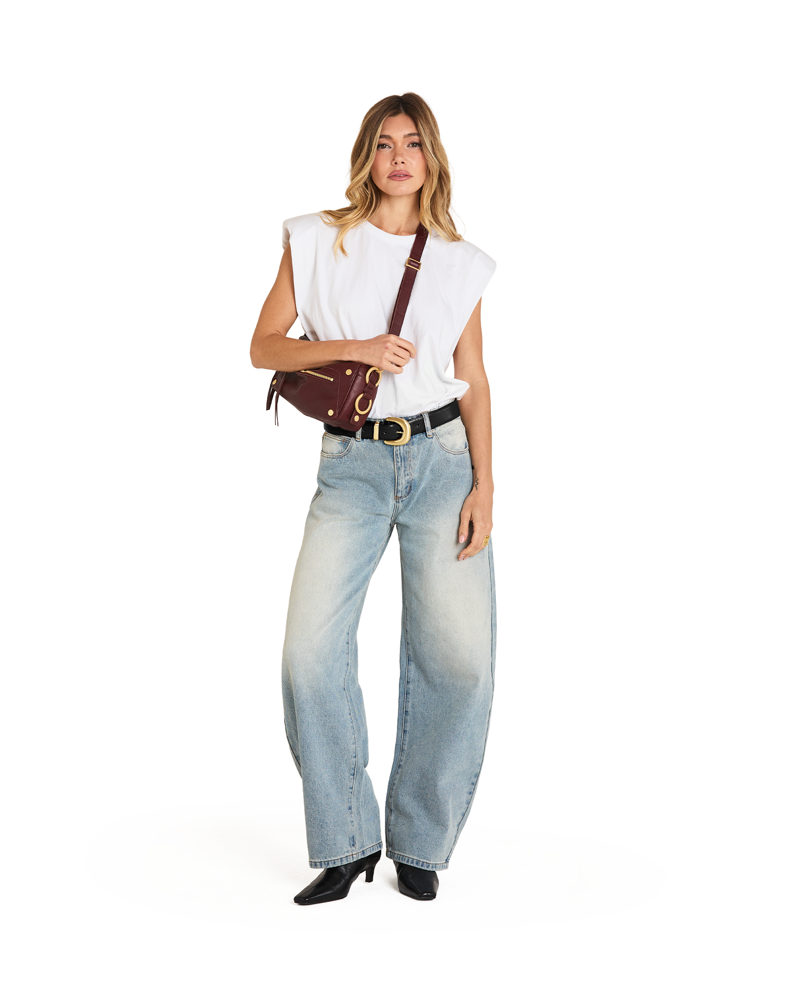 Model height is 5'9'