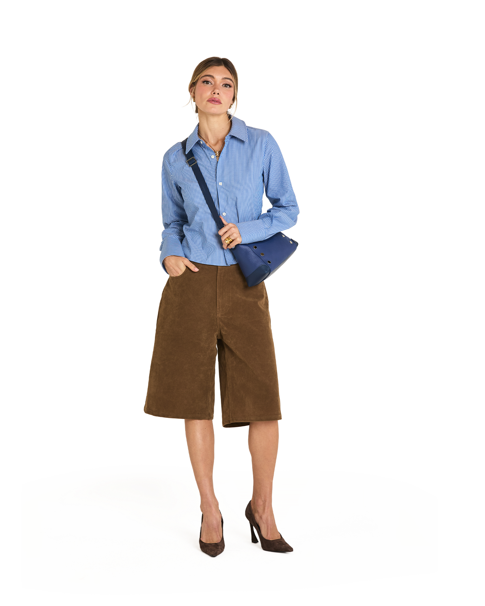 Model height is 5'9''