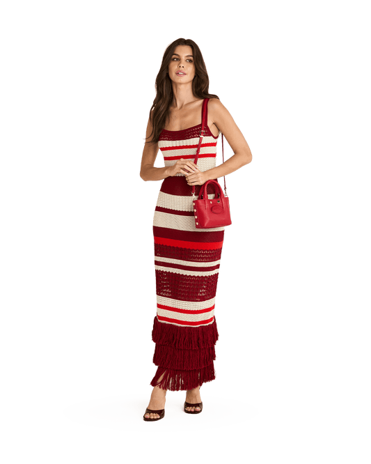 Model height is 5'9.5''