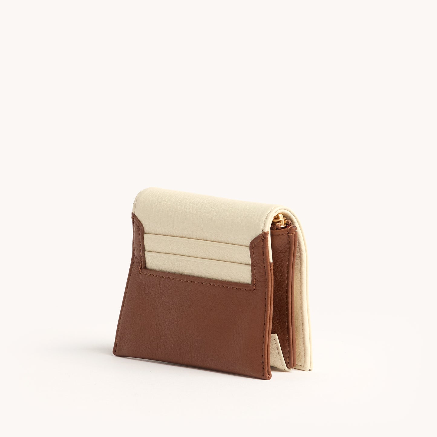 Allen-Wallet-Courtyard-Cream-BG-Detail-View