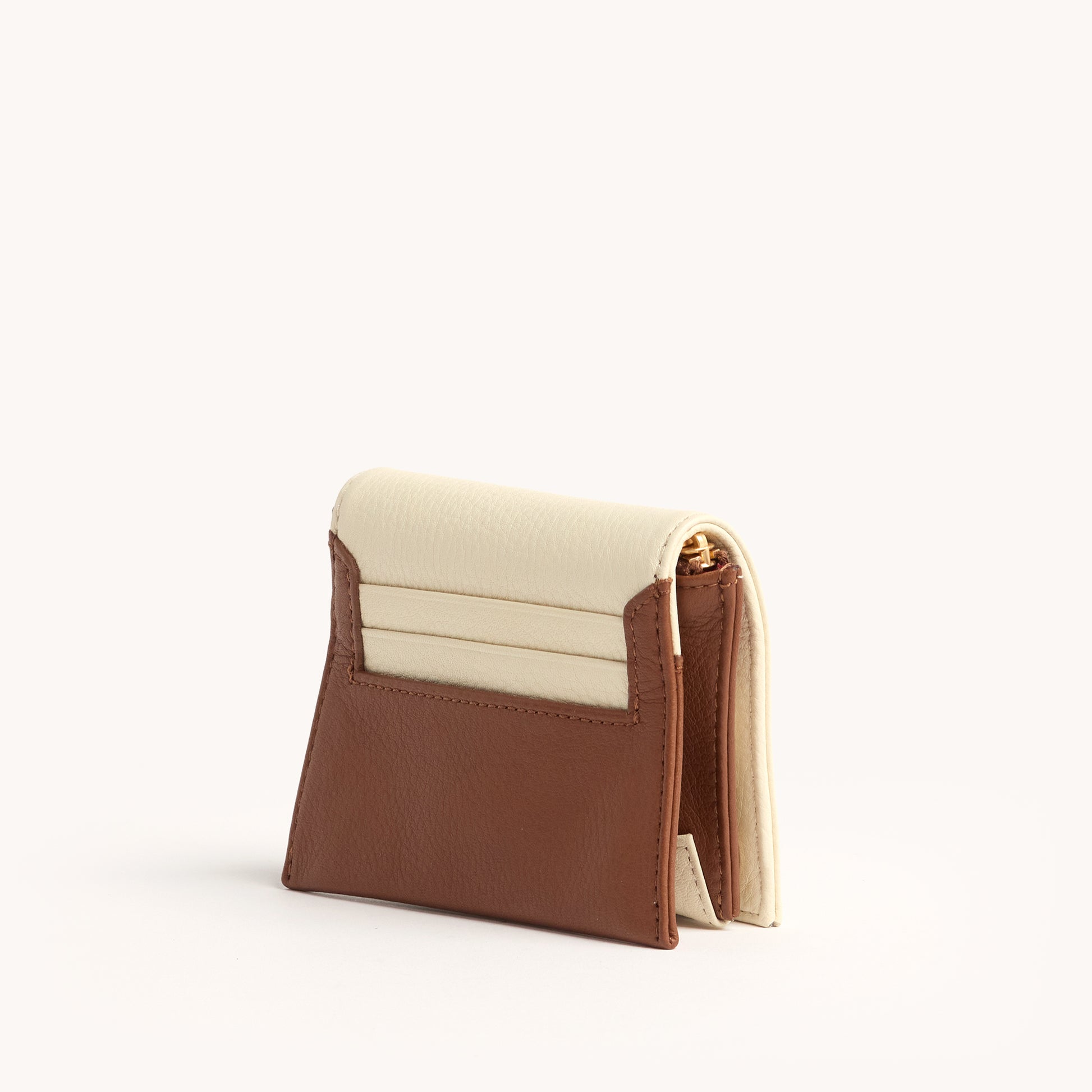 Allen-Wallet-Courtyard-Cream-BG-Detail-View