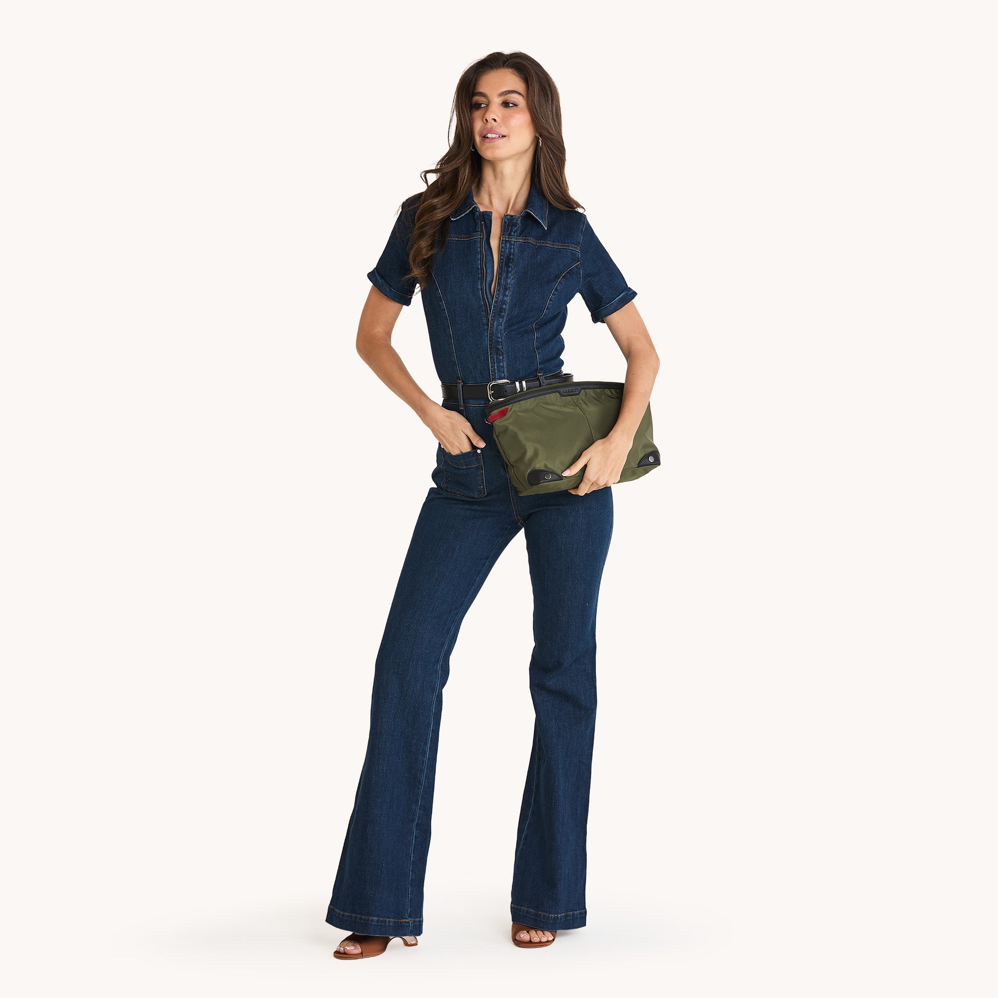 Model height is 5'9''