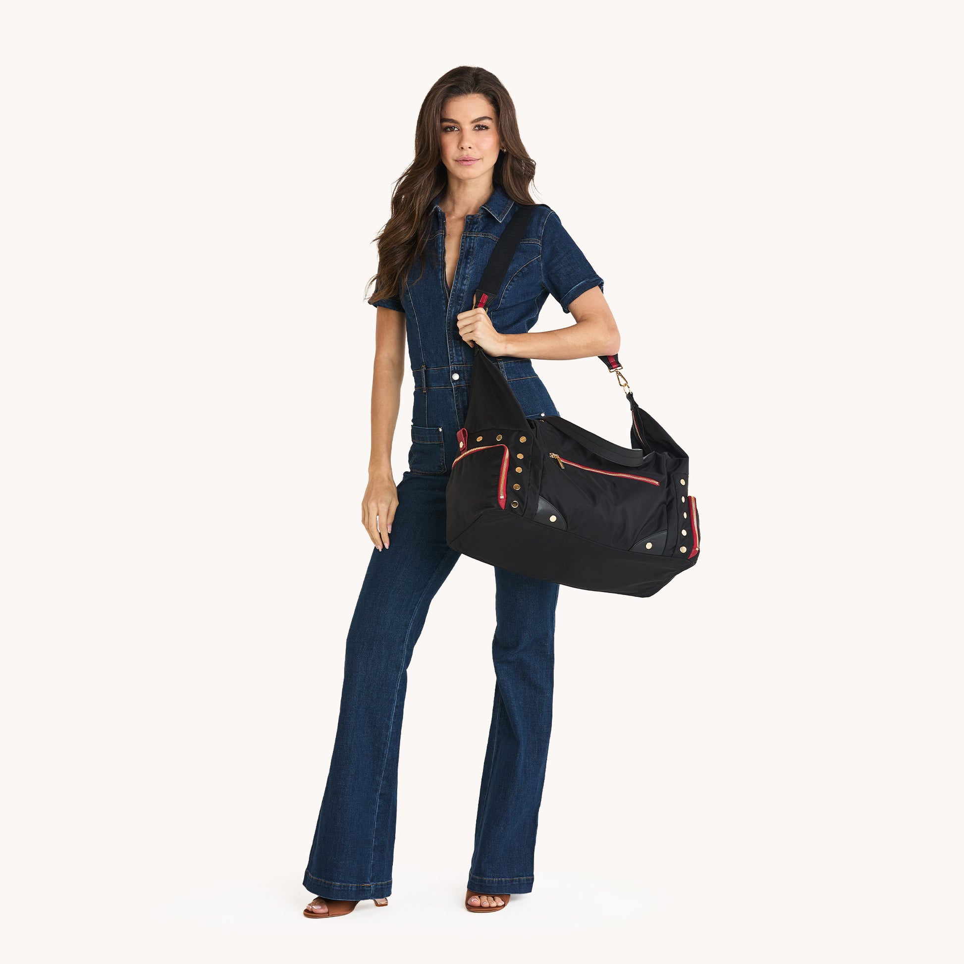 Model height is 5'9''