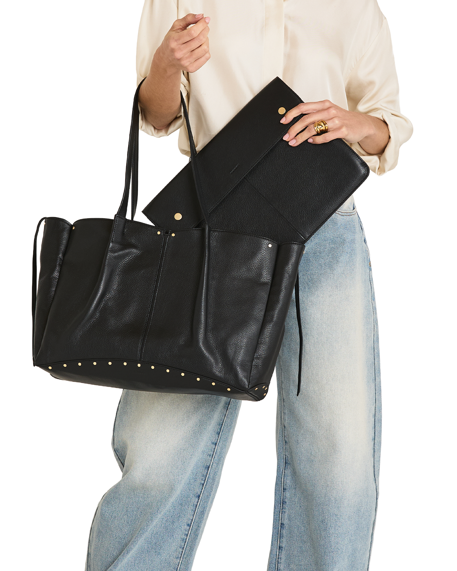 Miranda-Laptop-Sleeve-16-Black-BG-Model-View-3