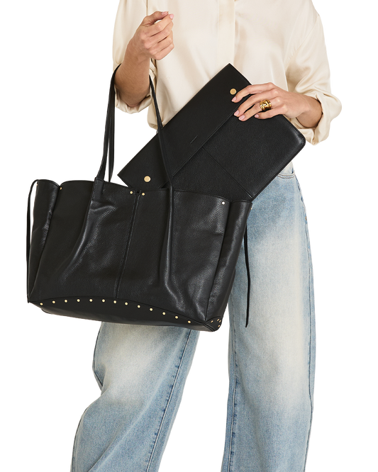 Miranda-Laptop-Sleeve-16-Black-BG-Model-View-3