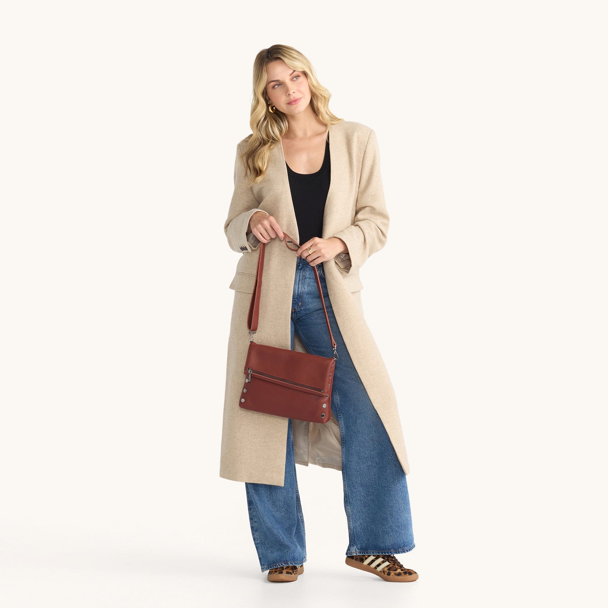 Model height is 5'9''