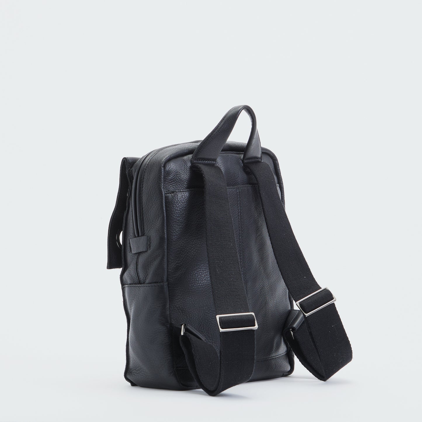 Montana-Backpack-Lrg-Blk-GM-Back-View