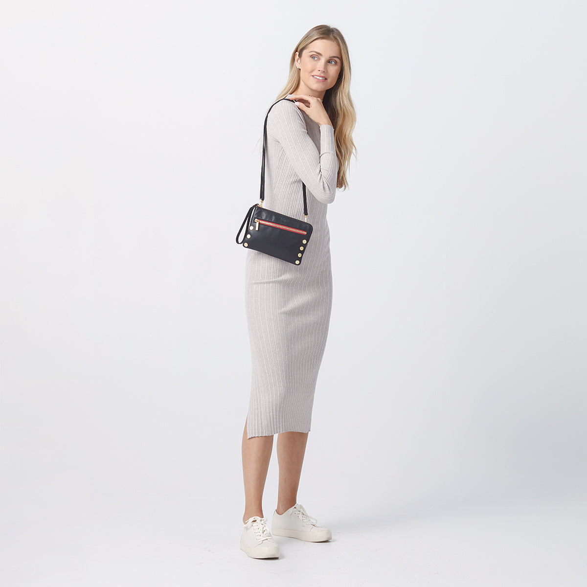 Nash-Sml-2-Blk-BG-R-Zip-Model-View-2