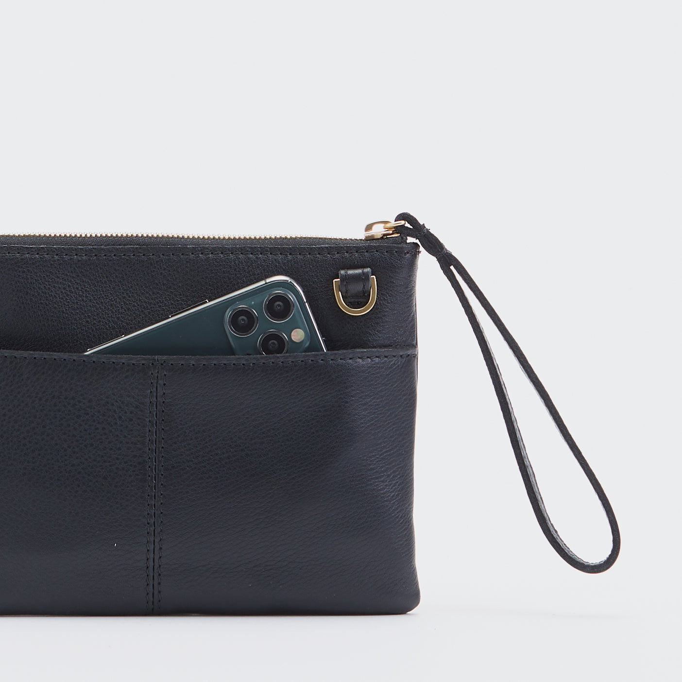 Nash-Sml-2-Blk-BG-R-Zip-Detail-View