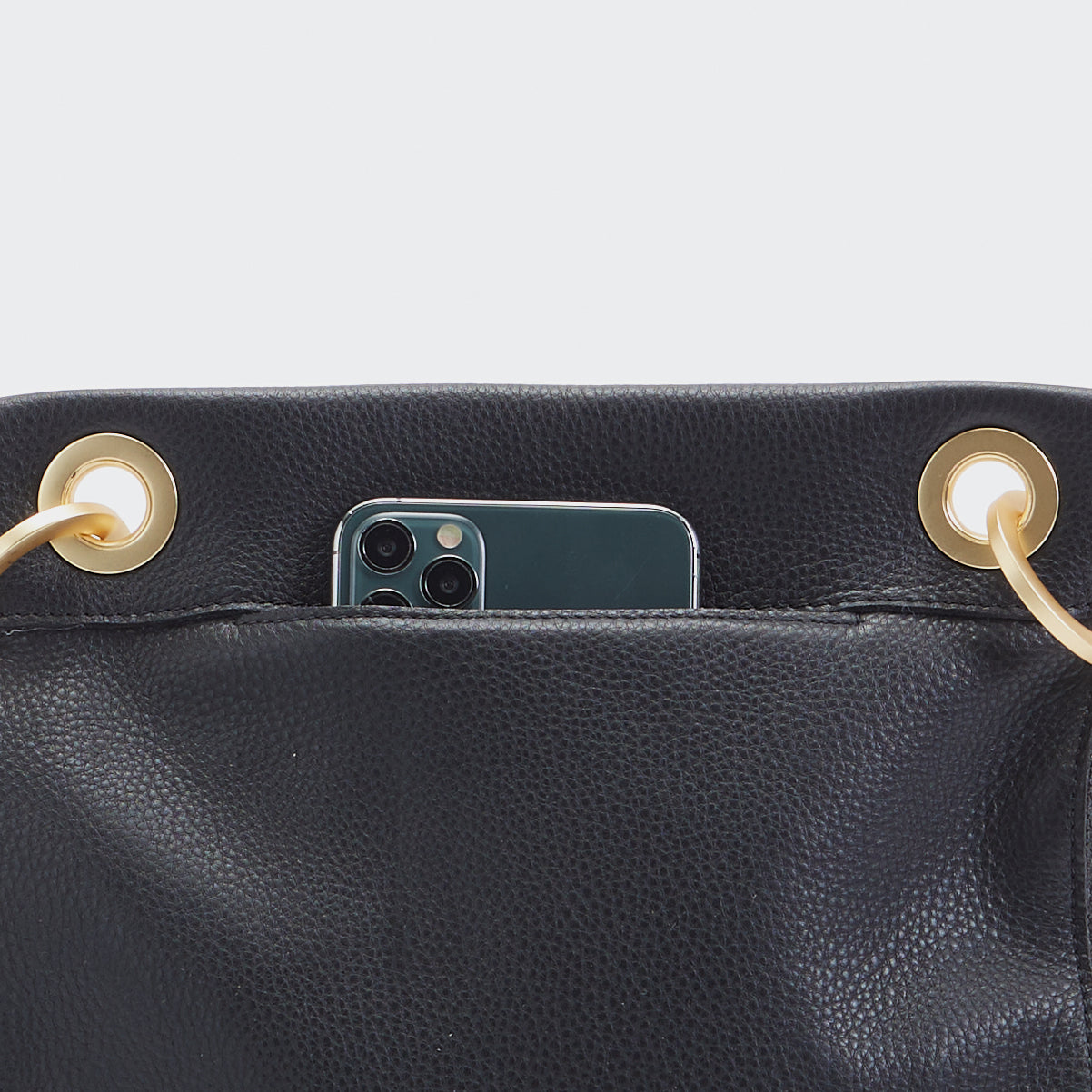 Tony-Med-Blk-BG-R-Zip-Detail-View