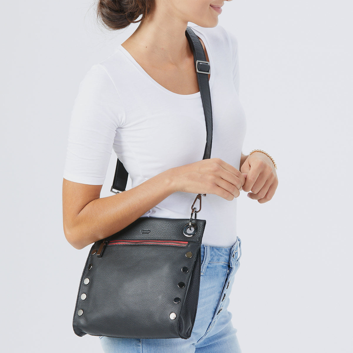Tony-Med-Blk-GM-R-Zip-Model-View