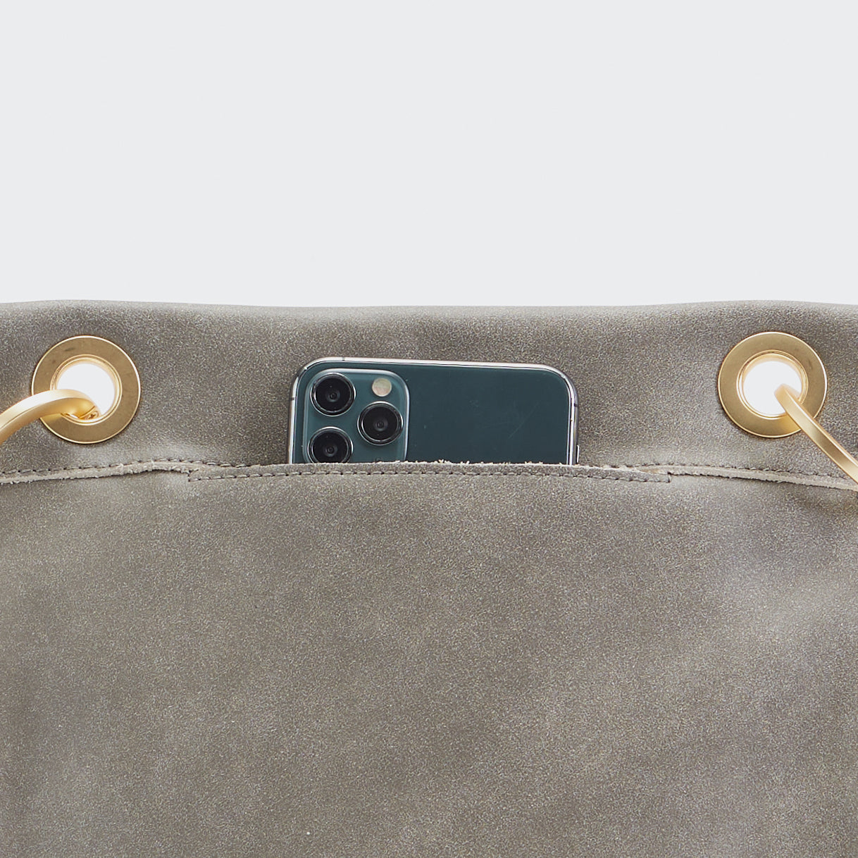 Tony-Med-Pew-BG-R-Zip-Detail-View