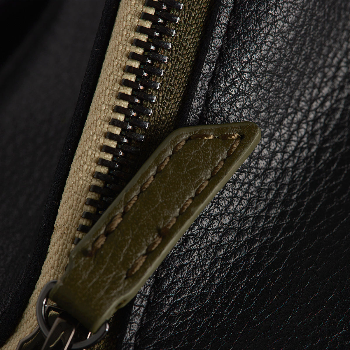 Charles Crossbody | Cargo Black/Gunmetal 840220512255 – HAMMITT