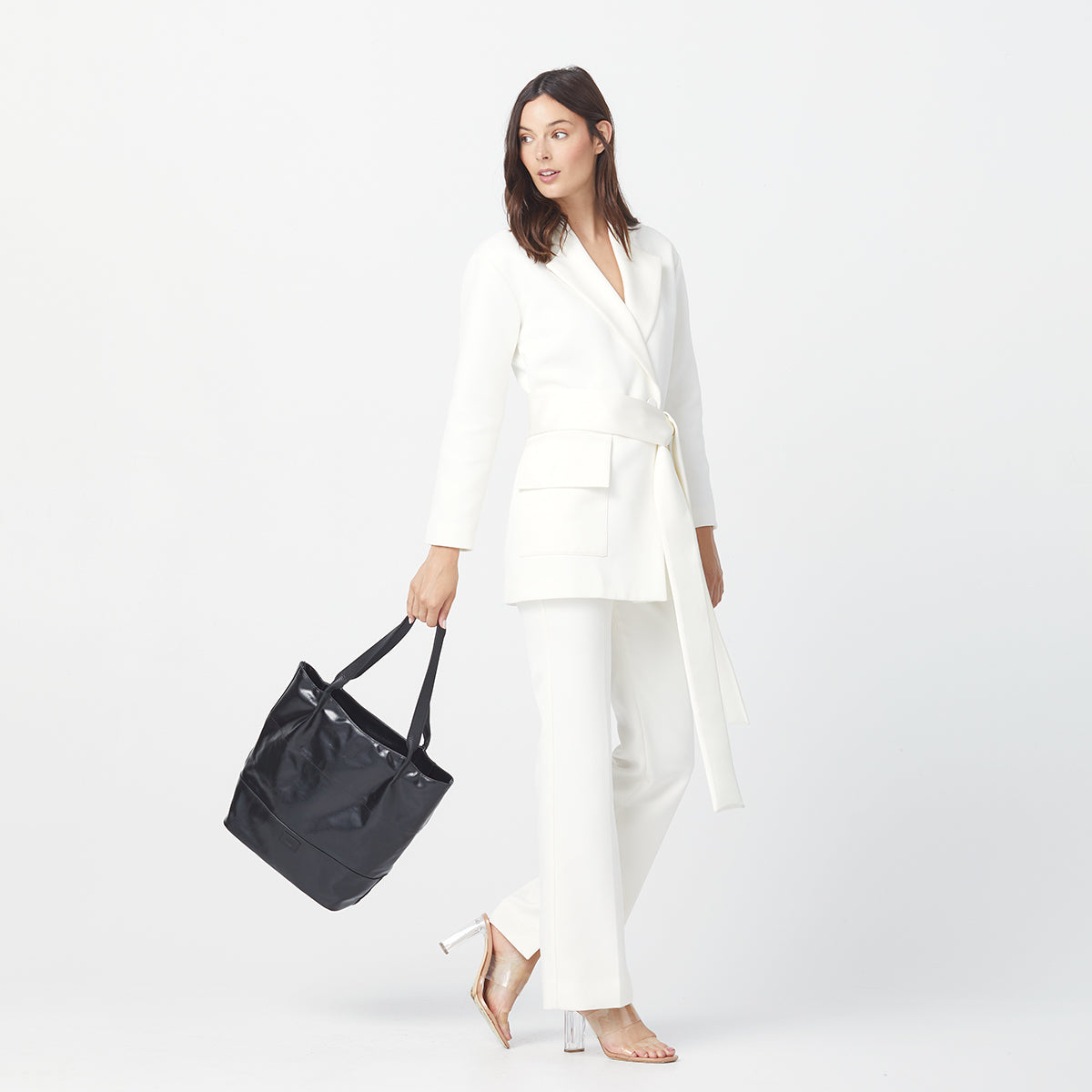 Venice-Beach-Tote-Black-Shadow-Light-Model-View-2