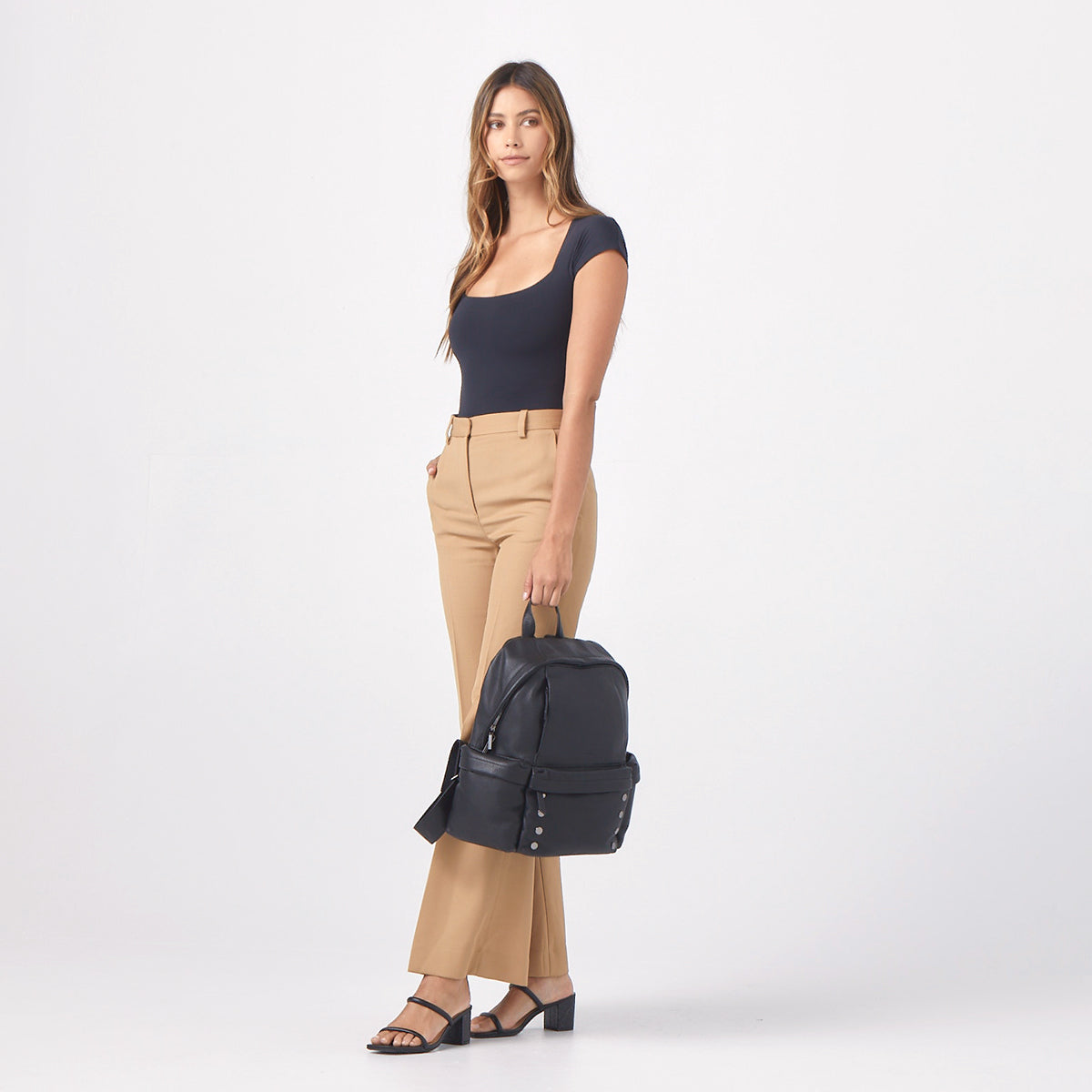 Hunter-Large-Black-Model-View-2
