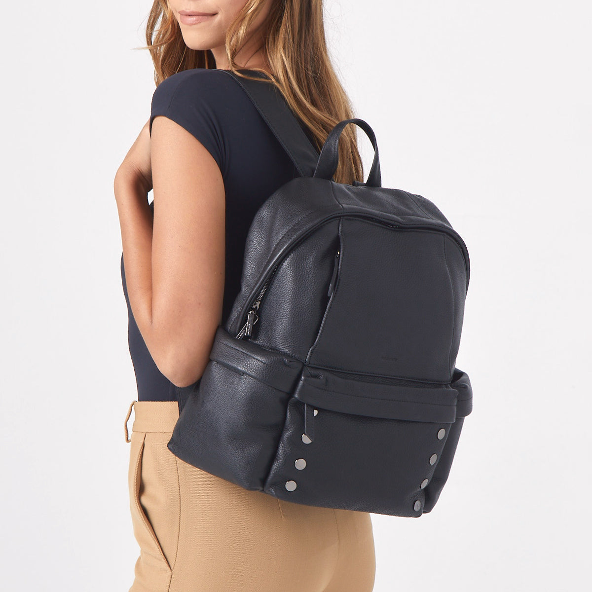 Hunter-Large-Black-Model-View